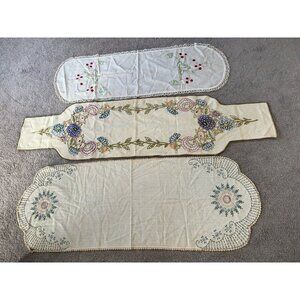 Vintage Set Of 3 Tablecloth Table Runner Embroidered Flowers Floral Read